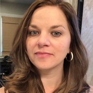 Meet your Posher, Larissa